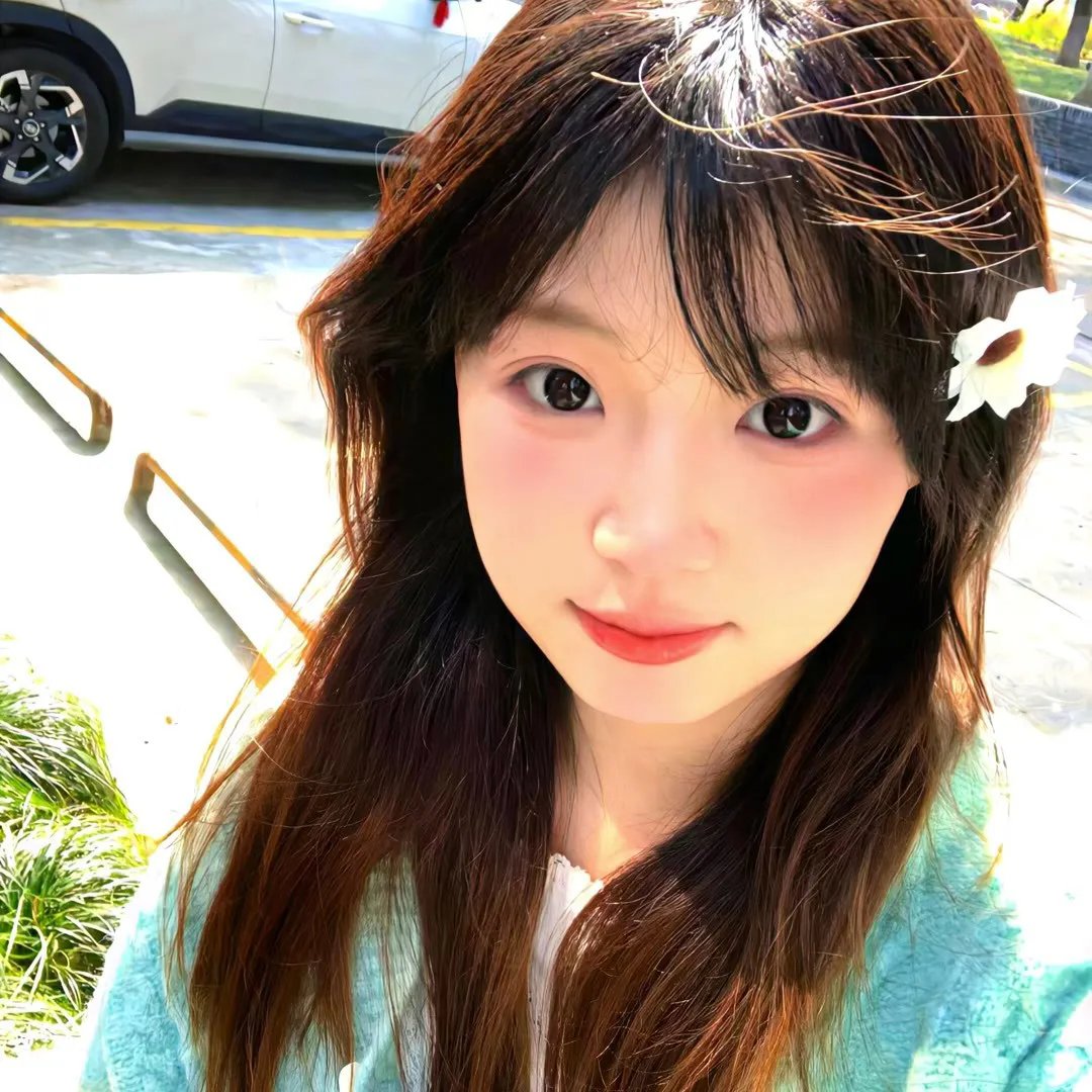 穿条纹衣的男孩